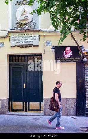 Hier lebte und starb Miguel de Cervantes Saavedra, Calle Cervantes 2. Madrid, Spanien Stockfoto