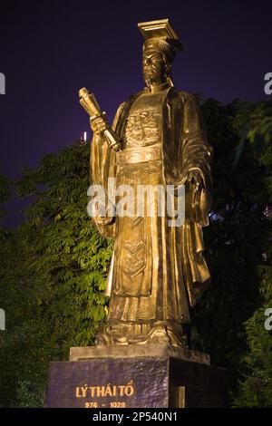 Vietnam, Hanoi, Kaiser Ly Thai zur Statue, Stockfoto