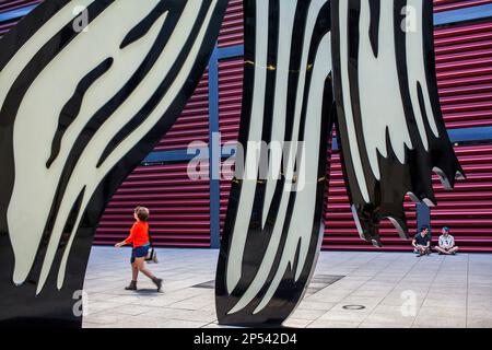 Pinselstrich Skulptur, von Roy Lichtenstein, nationalen Kunstmuseum Reina Sofia, Madrid, Spanien. Stockfoto