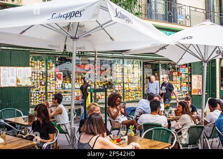 Terrasse der Cafeteria Viva Maria, Plaza Matute 5, im Barrio de Las Letras Quartier. Madrid. Spanien Stockfoto