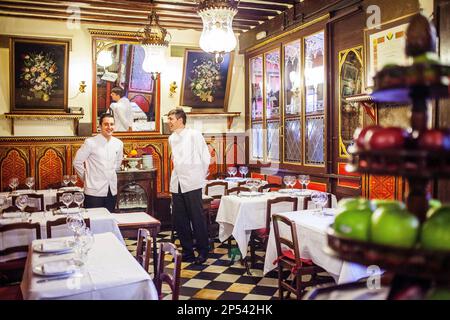 Sobrino de Botin Restaurant, Kellner, Calle Cuchilleros 17. Madrid, Spanien. Stockfoto