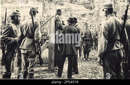 1916 , 12 . juli , TRENTO , Trentino Alto Adige , Italien : der italienische Patriot FABIO FILZI I ( 1884 - 1916 ) Gefangener österreichischer Soldaten im Castello del Bonconsiglio unmittelbar nach dem Todesurteil - Italia foto Storiche - GESCHICHTE - Erster Weltkrieg - PRIMA GUERRA MONDIALE - Weltkrieg - Erster Krieg - Grande Guerra - POLITICA - POLITIC - PATRIA - PATRIOTA - EROSION - barba - Bart - Uniform - uniforme divisa militare - prigioniero - Condannato a Morte - Condanna - impiccato - Impiccagion - gehängt --- Archivio GBB Stockfoto