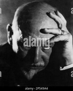 1936 , ITALIEN : der italienische Dramaturgiker LUIGI PIRANDELLO ( 1867 - 1936 ) in einem der letzten Fotoporträts . Foto von Trudy Goth - TEATRO - THEATER - Theater - DRAMMATURGO - Dramatiker - Scrittore - Writer - Letterato - Letteratura - Playwriter - Play-Writer - Theaterschreiber - barba bianca - Bart - Commediografo - Uomo anziano vecchio - älterer alter Mann - Denker - Pensatore --- Archivio GBB Stockfoto