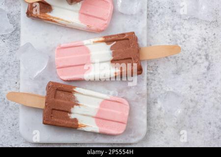 Neapolitanisches Joghurt-Eis-Eis-Eis-Eis Stockfoto