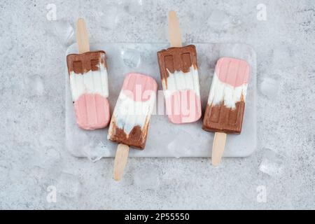 Neapolitanisches Joghurt-Eis-Eis-Eis-Eis Stockfoto
