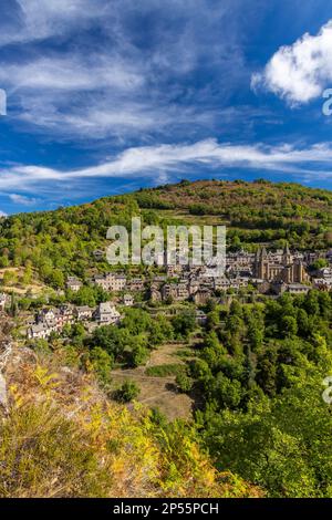 UNESCO-Dorf Conques-en-Rouergue im Departement Aveyron, Frankreich Stockfoto