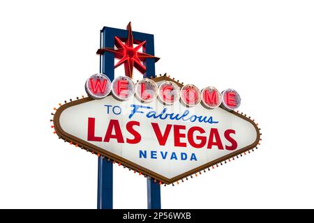 Blick in die Abenddämmerung auf das berühmte „Welcome to Fabulous Las Vegas“-Schild mit ausgeschnittenem Hintergrund. Stockfoto