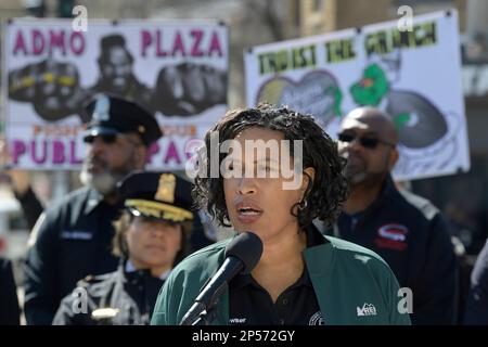 Washington, USA. 06. März 2023. DC-Bürgermeister Muriel Bowser spricht heute am 06. März 2023 bei Adams Morgan/Neighborhood in Washington DC, USA, über die Ausweitung von zwei Multi-Agency-Task Forces zur Reduzierung von Kriminalitätstrends in der Nachbarschaft. (Foto: Lenin Nolly/Sipa USA) Guthaben: SIPA USA/Alamy Live News Stockfoto