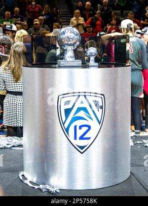 LasVegas, NV, USA. 05. März 2023. A. Pac 12 Trophäe, die nach dem NCAA Frauen Basketball Pac -12 Turnier-Meisterschaftsspiel zwischen UCLA Bruins und den Washington State Cougars ausgestellt wird. Washington State schlägt UCLA 65-61at Mandalay Bay Michelob Arena Las Vegas, NV. Thurman James /CSM/Alamy Live News Stockfoto