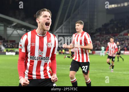 London, Großbritannien. 06. März 2023. Während des Spiels der Premier League zwischen Brentford und Fulham am 6. März 2023 im GTECH Community Stadium, London, England. Foto von Phil Hutchinson. Nur redaktionelle Verwendung, Lizenz für kommerzielle Verwendung erforderlich. Keine Verwendung bei Wetten, Spielen oder Veröffentlichungen von Clubs/Ligen/Spielern. Kredit: UK Sports Pics Ltd/Alamy Live News Stockfoto