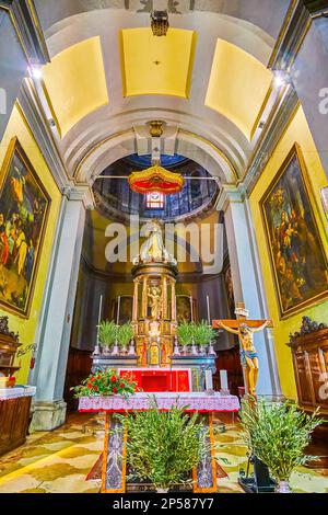 MAILAND, ITALIEN - 11. APRIL 2022: Der hohe Altar des Tempels von San Sebastiano, am 11. April in Mailand, Italien Stockfoto