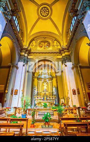 MAILAND, ITALIEN - 11. APRIL 2022: Der Altar der Kirche San Giuseppe, am 11. April in Mailand, Italien Stockfoto