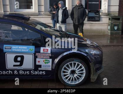 Rennwagen bei der Reed Group East Riding Rally am Start, Beverley'Saturday Market am Sonntag, den 26. Februar Stockfoto