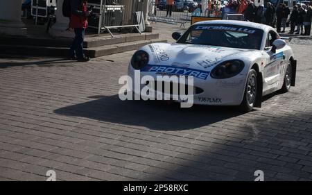 Rennwagen bei der Reed Group East Riding Rally am Start, Beverley'Saturday Market am Sonntag, den 26. Februar Stockfoto