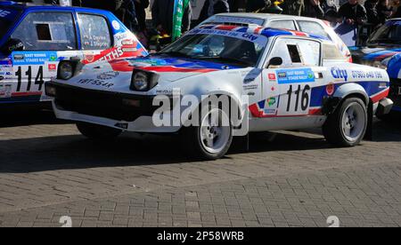 Wettbewerber Triumph TR7 V8 Nr. 116 bei der Reed Group East Riding Stages Rally zu Beginn, Beverley’Saturday Market am Sonntag, den 26. Februar Stockfoto