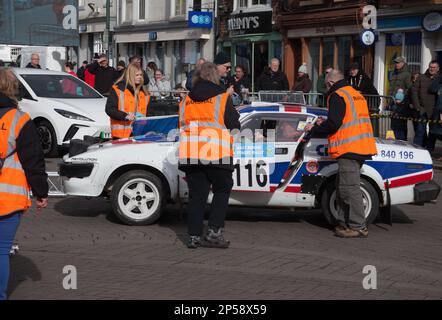 Wettbewerber Triumph TR7 V8 Nr. 116 bei der Reed Group East Riding Stages Rally zu Beginn, Beverley’Saturday Market am Sonntag, den 26. Februar Stockfoto