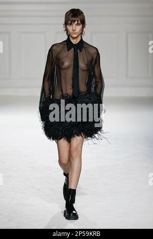 Paris, Frankreich. 05. März 2023. VALENTINO Herbst-Winter 2023-2024 Runway während der Paris Fashion Week am 2023. März - Paris; Frankreich 05/03/2023 Gutschrift: dpa/Alamy Live News Stockfoto
