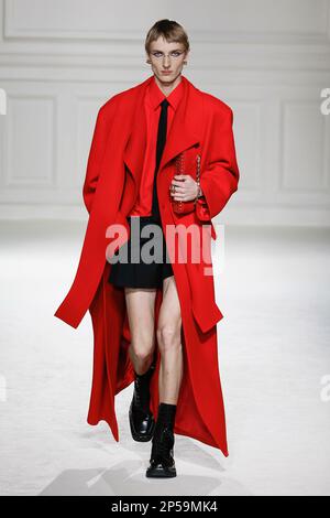 Paris, Frankreich. 05. März 2023. VALENTINO Herbst-Winter 2023-2024 Runway während der Paris Fashion Week am 2023. März - Paris; Frankreich 05/03/2023 Gutschrift: dpa/Alamy Live News Stockfoto