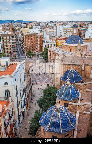 Die Kathedrale und die alte Stadt Dächer gesehen von Miguelete Bell Turm der Kathedrale von Valencia. Stockfoto