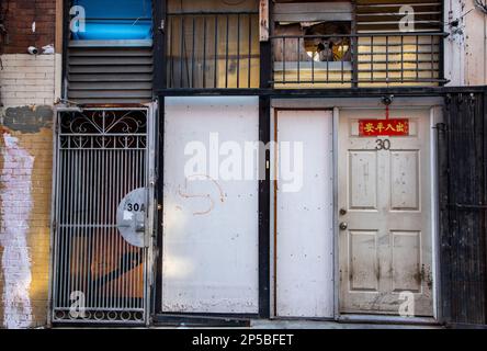 Chinatown in San Francisco, Kalifornien Die Türen wurden in Wentworth gefunden. Stockfoto
