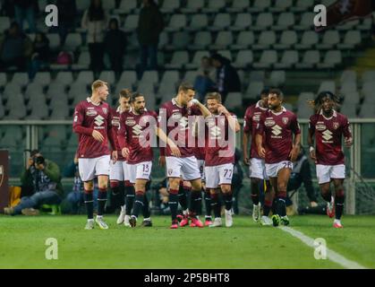 Torino FC-Spieler, die Yann Karamoh vom Turin FC feierten, erzielten während des italienischen Fußballspiels Der Serie A zwischen Turin FC und Bologna F ein Tor Stockfoto