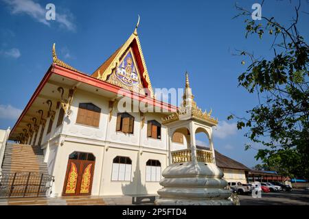 Das Gebäude, in dem die Mönche untergebracht sind, befindet sich auf dem Gelände von Wat Mongkon Nimit (Wat Phuttha Mongkon), Phuket, Phuket, Thailand Stockfoto