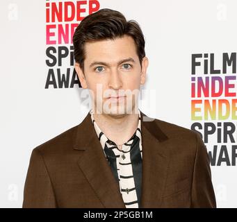 Santa Monica, Kalifornien - 04. März 2023: Nicholas Braun nimmt an den Film Independent Spirit Awards 2023 Teil Stockfoto