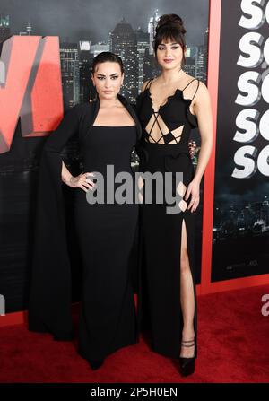 New York, New York, USA. 6. März 2023. Demi Lovato, Melissa Barrera bei Ankunft für SCREAM VI Premiere, AMC Lincoln Square, New York, NY 6. März 2023. Kredit: CJ Rivera/Everett Collection/Alamy Live News Stockfoto