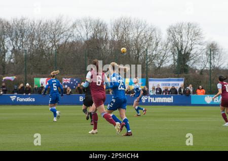 Nicht exklusiv: WSL Everton V Aston Villa im Walton Park Stadium, Liverpool Ein Sieg für Aston Villa mit 2,0 Punkten Stockfoto