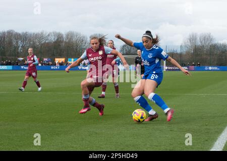 Nicht exklusiv: WSL Everton V Aston Villa im Walton Park Stadium, Liverpool Ein Sieg für Aston Villa mit 2,0 Punkten Stockfoto