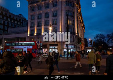 LONDON, GROSSBRITANNIEN - 12. MÄRZ 2023: MARMORBOGENSTATION OXFORD STREET Stockfoto