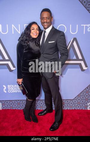 NEW YORK, NEW YORK - 06. MÄRZ: Blair Underwood (R) nimmt am 06. März 2023 an der Gala der Roundabout Theatre Company 2022 im Ziegfeld Ballroom in New York City Teil. Stockfoto