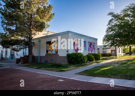 Wahrheit oder Konsequenzen, NM, USA - 1. Mai 2022: Das Ralph Edwards Civic Center Stockfoto