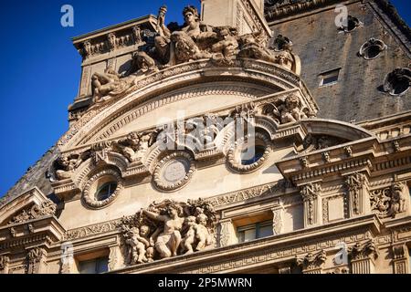 Der Louvre ist das meistbesuchte Museum der Welt und ein historisches Wahrzeichen in Paris, Frankreich Stockfoto