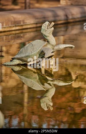 Pariser Wahrzeichen, Fontaine de l'Observatoire Schildkrötendetail im Jardin du Luxembourg Stockfoto