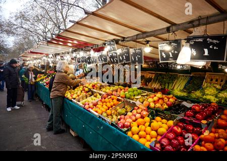 Paris Montparnasse Gegend Marché Edgar Quinet Bauernmarkt Stockfoto