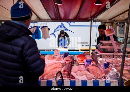 Paris Montparnasse Gegend Marché Edgar Quinet Bauernmarkt Stockfoto