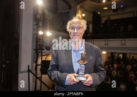 Peter Wilson, Produzent, der nach dem letzten Vorhang für "The Woman in Black" am letzten Abend im West End einen Olivier Award für Sonderanerkennung verliehen wird, womit die 33-Jahres-Aufführung beendet wird. Kredit: Jeff Gilbert/Alamy Live News Stockfoto