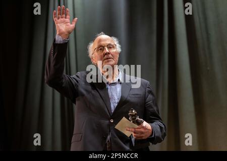 Peter Wilson, Produzent, der nach dem letzten Vorhang für "The Woman in Black" am letzten Abend im West End einen Olivier Award für Sonderanerkennung verliehen wird, womit die 33-Jahres-Aufführung beendet wird. Kredit: Jeff Gilbert/Alamy Live News Stockfoto