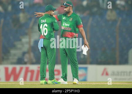 Liton das und Tamim Iqbal Khan während des 3. Internationalen Spiels Bangladesch-England im Zahur Ahmed Chowdhury Stadium, Sagorika, Chattogram, B. Stockfoto