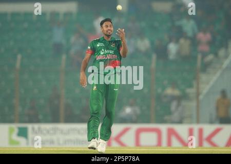 Mustafizur Rahman während des 3. Internationalen Spiels Bangladesch-England im Zahur Ahmed Chowdhury Stadium, Sagorika, Chattogram, Bangladesch. Stockfoto