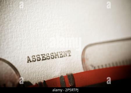 Mit einer Schreibmaschine geschriebenes Bewertungswort. Stockfoto