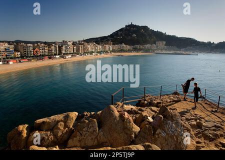 Blanes, wie gesehen von "Punta de Sa Palomera´. Costa Brava. Provinz Girona. Katalonien. Spanien Stockfoto