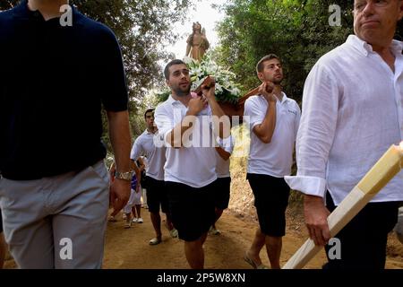 Lloret de Mar. Santa Cristina Festival. Seeprozession von Santa Cristina. Gehen Sie zur Einsiedelei Santa Cristina am Strand von Santa Cristina. Costa Stockfoto