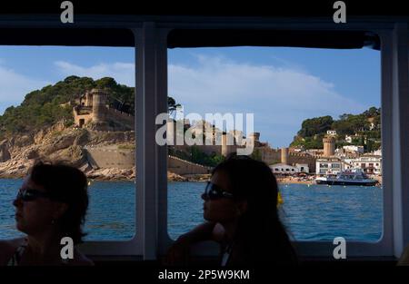 Tossa de Mar, wie von einem Schiff zu sehen. Costa Brava. Provinz Girona. Katalonien. Spanien Stockfoto