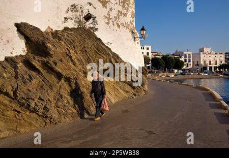 Cadaqués. Riba Nemesi Llorens. Im Hintergrund das Casino. An Der Costa Brava. Provinz Girona. Katalonien. Spanien Stockfoto