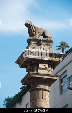 Italien, Lombardei, Mailand, Piazza San Babila, Colonna del Leone, Löwe Colomun Stockfoto