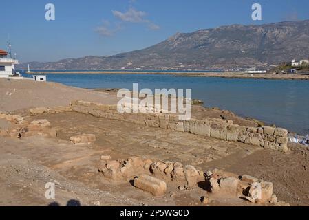 Die alte Diolkos-Strecke am Kanal von Korinth, Griechenland, die im antiken Griechenland für die Beförderung von Schiffen genutzt wurde, wird im Januar 2022 restauriert Stockfoto