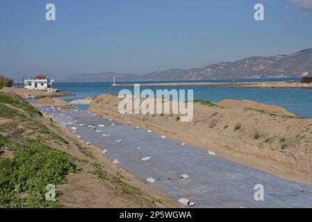 Die alte Diolkos-Strecke am Kanal von Korinth, Griechenland, die im antiken Griechenland für die Beförderung von Schiffen genutzt wurde, wird im Januar 2022 restauriert Stockfoto