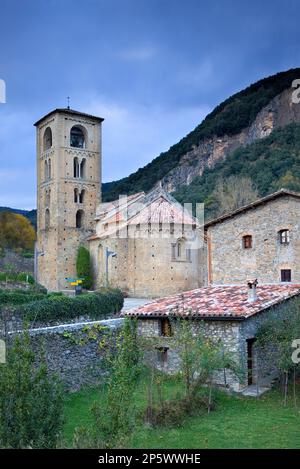 Romanische Kirche von Sant Cristòfol (S. XII), Beget. Garrotxa, Girona, Katalonien, Spanien Stockfoto